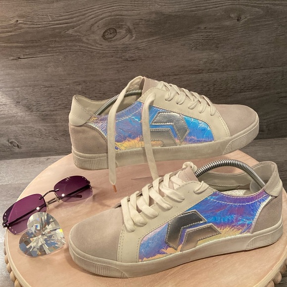 Dolce Vita Zaga Women’s Sneakers, Silver Iridescent Leather 8.5M - Picture 3 of 12